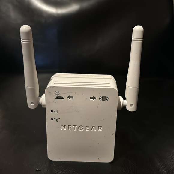 Netgear Universal WiFi Range Extender - Used - Picture 2 of 6